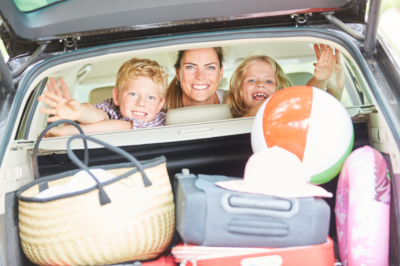 Hogyan válasszunk tetőboxot családi utazáshoz?